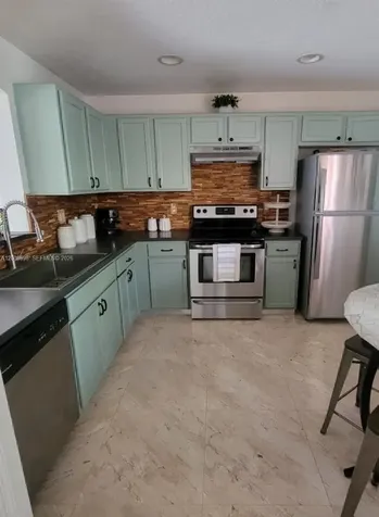 16504 SW 71st Terrace Miami FL 33193