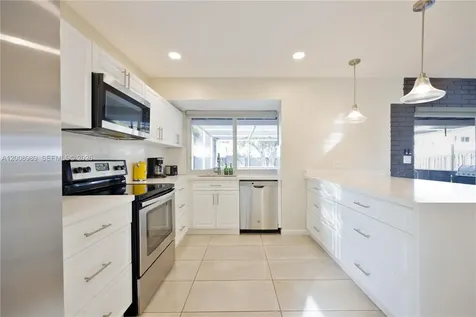 609 S Crescent Drive Hollywood FL 33021
