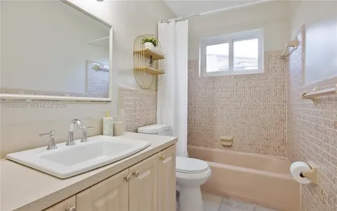 609 S Crescent Drive Hollywood FL 33021