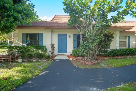 2366 SW 70th Way Davie FL 33317