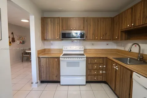 2366 SW 70th Way Davie FL 33317