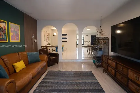 2366 SW 70th Way Davie FL 33317