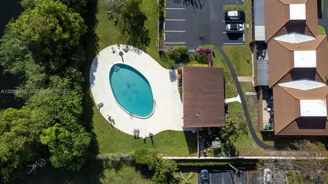 2366 SW 70th Way Davie FL 33317