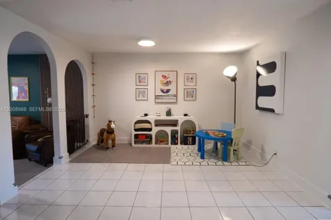 2366 SW 70th Way Davie FL 33317