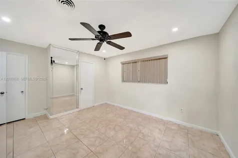 565 NE 160th Street Miami FL 33162