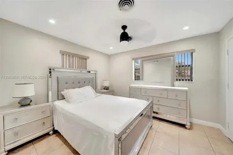 565 NE 160th Street Miami FL 33162