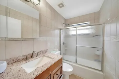 565 NE 160th Street Miami FL 33162