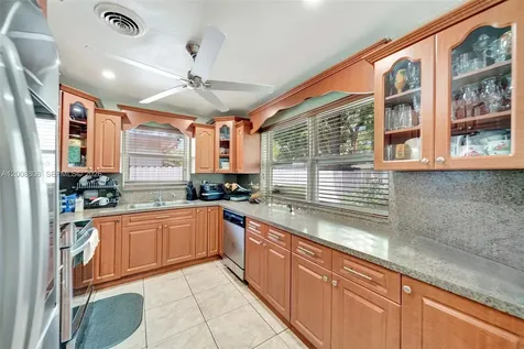 565 NE 160th Street Miami FL 33162