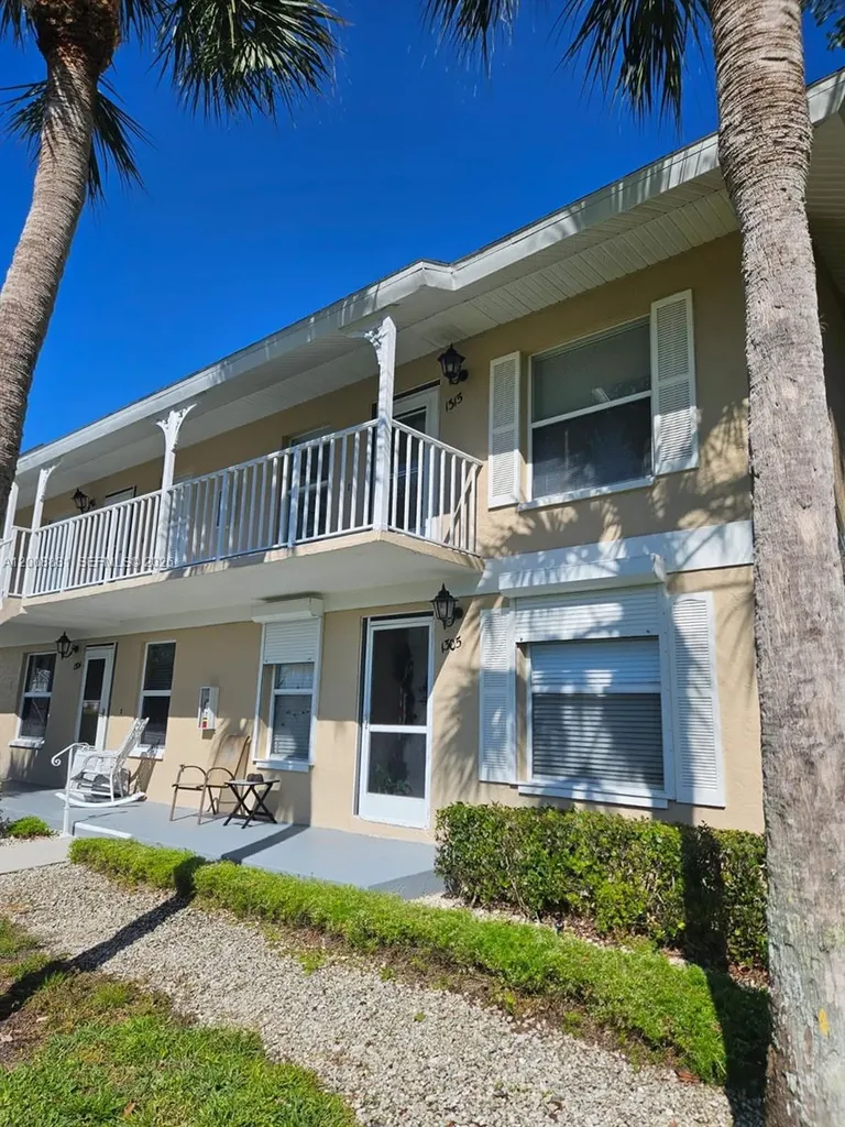 1335 Mainsail Drive Naples FL 34114