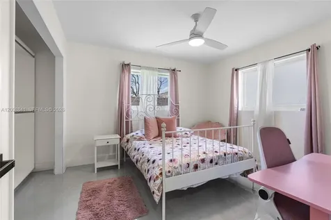 12724 SW 33rd Terrace Miami FL 33175