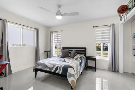 12724 SW 33rd Terrace Miami FL 33175