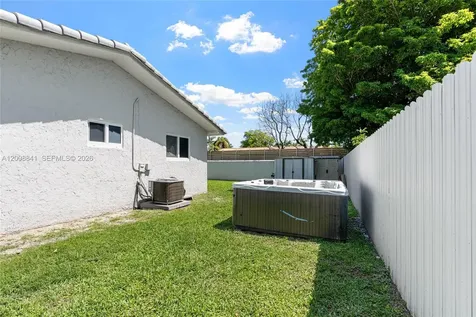 12724 SW 33rd Terrace Miami FL 33175