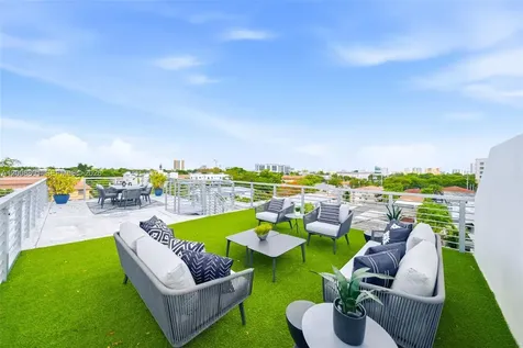 545 SW 11th Street Miami FL 33129