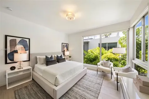 545 SW 11th Street Miami FL 33129