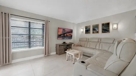 8186 NW 98th Lane Hialeah Gardens FL 33016