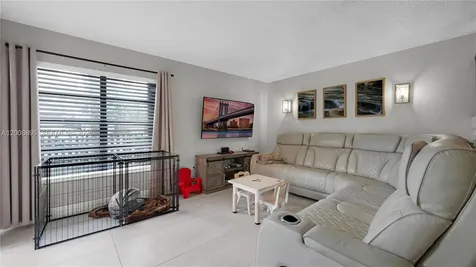 8186 NW 98th Lane Hialeah Gardens FL 33016