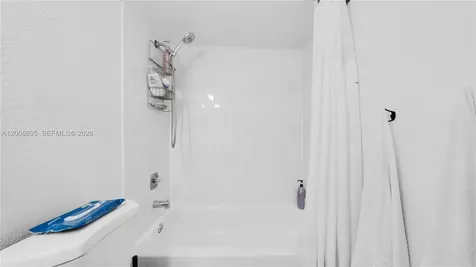 8186 NW 98th Lane Hialeah Gardens FL 33016