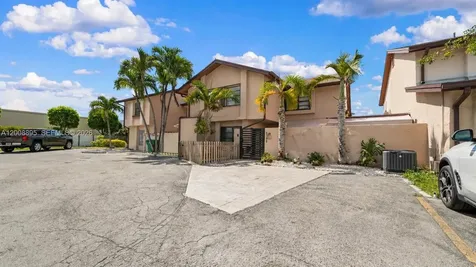 8186 NW 98th Lane Hialeah Gardens FL 33016