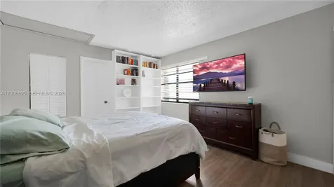 8186 NW 98th Lane Hialeah Gardens FL 33016