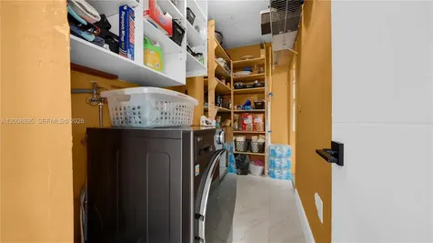 8186 NW 98th Lane Hialeah Gardens FL 33016