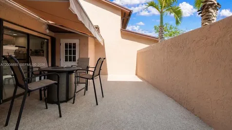 8186 NW 98th Lane Hialeah Gardens FL 33016