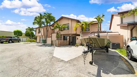 8186 NW 98th Lane Hialeah Gardens FL 33016