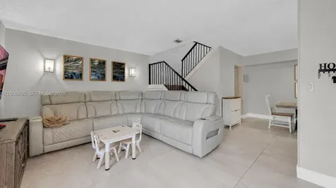 8186 NW 98th Lane Hialeah Gardens FL 33016
