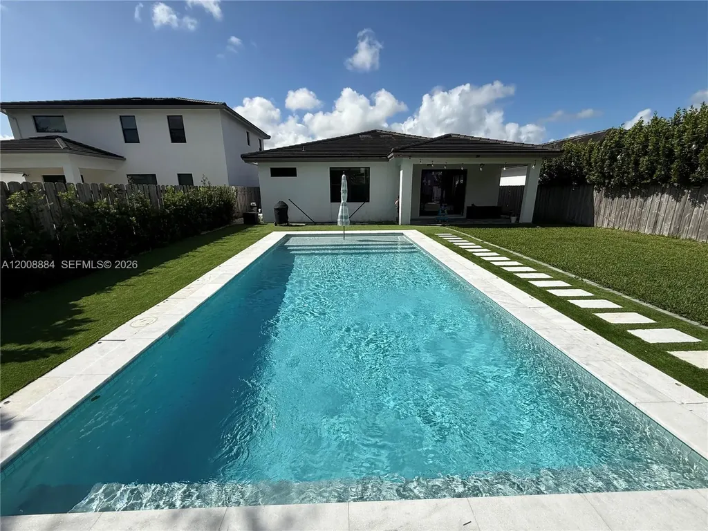 2945 SE 3rd Street Homestead FL 33033