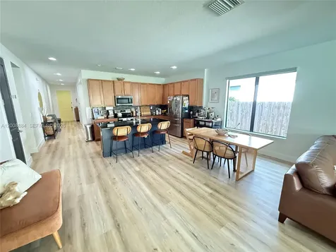 2945 SE 3rd Street Homestead FL 33033