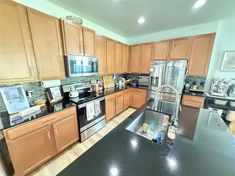 2945 SE 3rd Street Homestead FL 33033