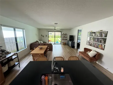2945 SE 3rd Street Homestead FL 33033