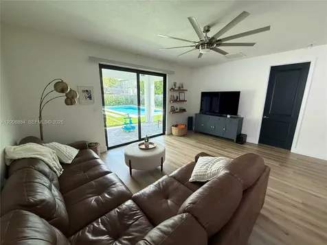 2945 SE 3rd Street Homestead FL 33033