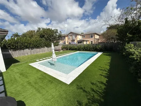 2945 SE 3rd Street Homestead FL 33033
