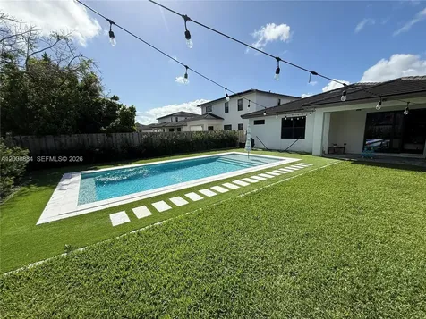 2945 SE 3rd Street Homestead FL 33033