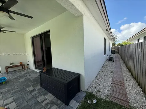 2945 SE 3rd Street Homestead FL 33033