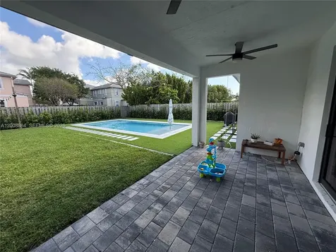 2945 SE 3rd Street Homestead FL 33033