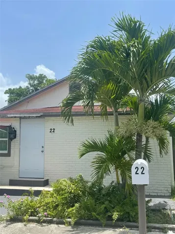 22 NW 14th Avenue Dania Beach FL 33004