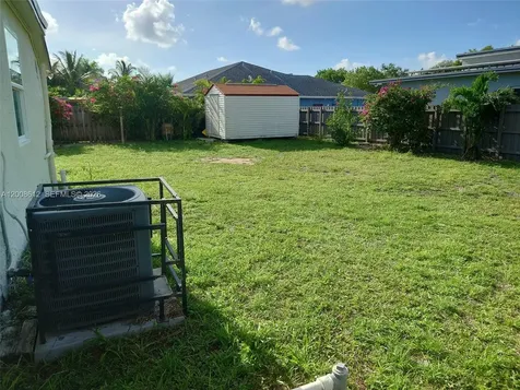 22 NW 14th Avenue Dania Beach FL 33004