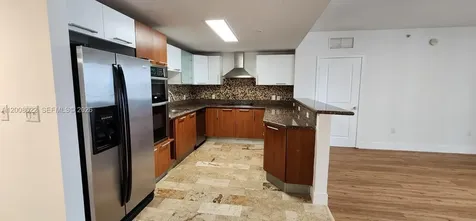 170 SE 14th Street Miami FL 33131