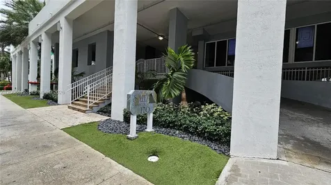170 SE 14th Street Miami FL 33131