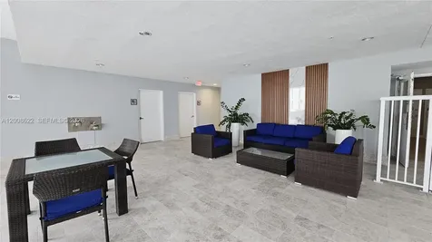 170 SE 14th Street Miami FL 33131