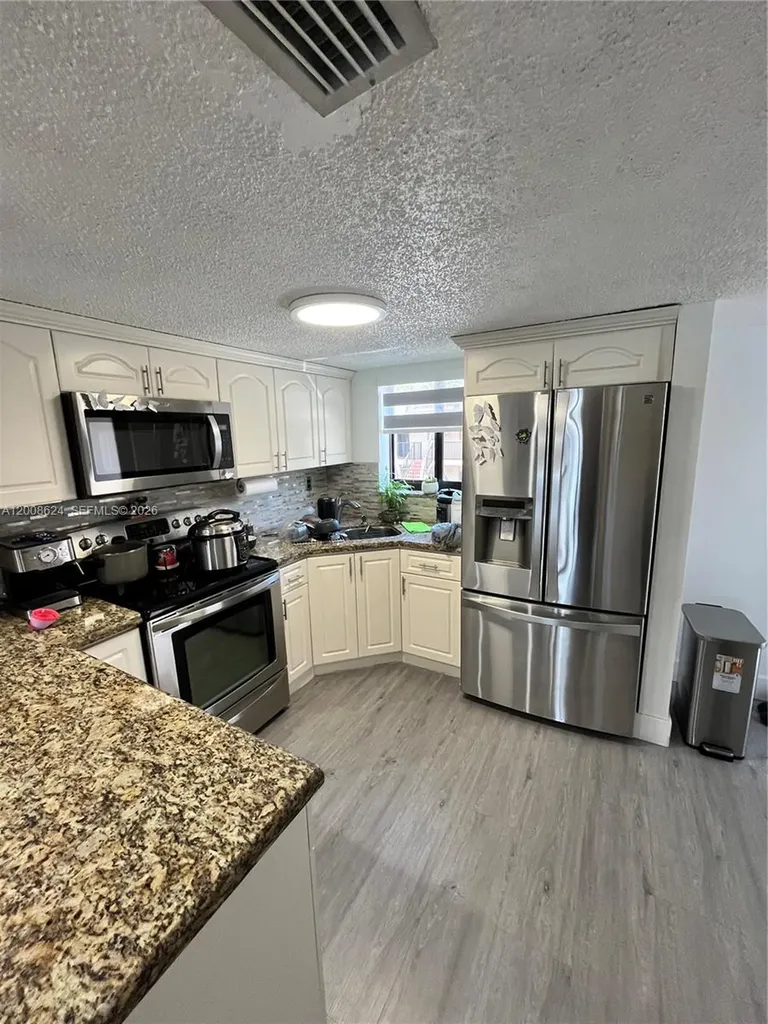 5580 W 26th Court Hialeah FL 33016