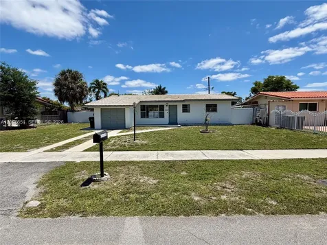 5373 W 10th Court Hialeah FL 33012