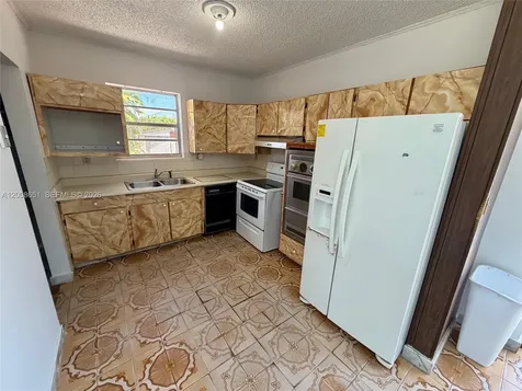 5373 W 10th Court Hialeah FL 33012