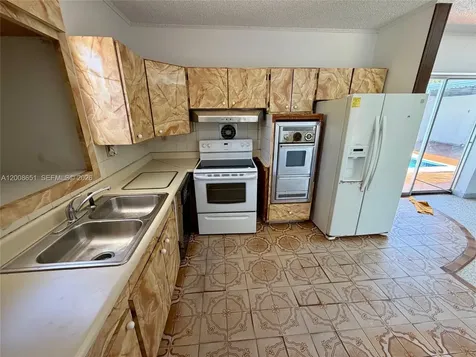 5373 W 10th Court Hialeah FL 33012