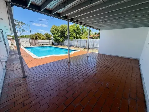 5373 W 10th Court Hialeah FL 33012