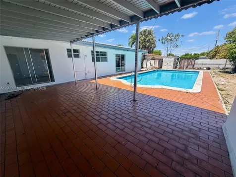 5373 W 10th Court Hialeah FL 33012