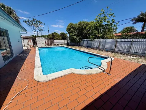 5373 W 10th Court Hialeah FL 33012