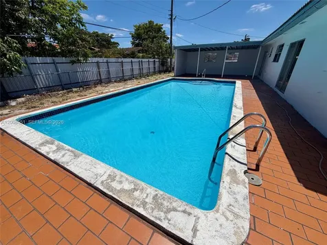 5373 W 10th Court Hialeah FL 33012