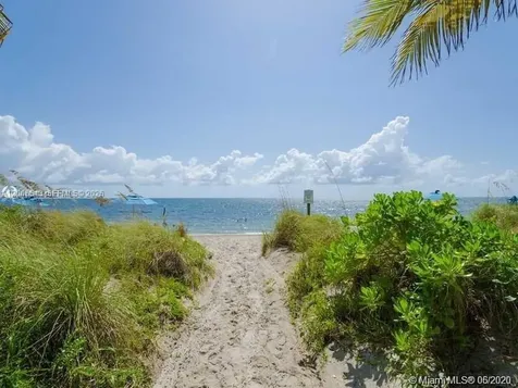 881 Ocean Drive Key Biscayne FL 33149
